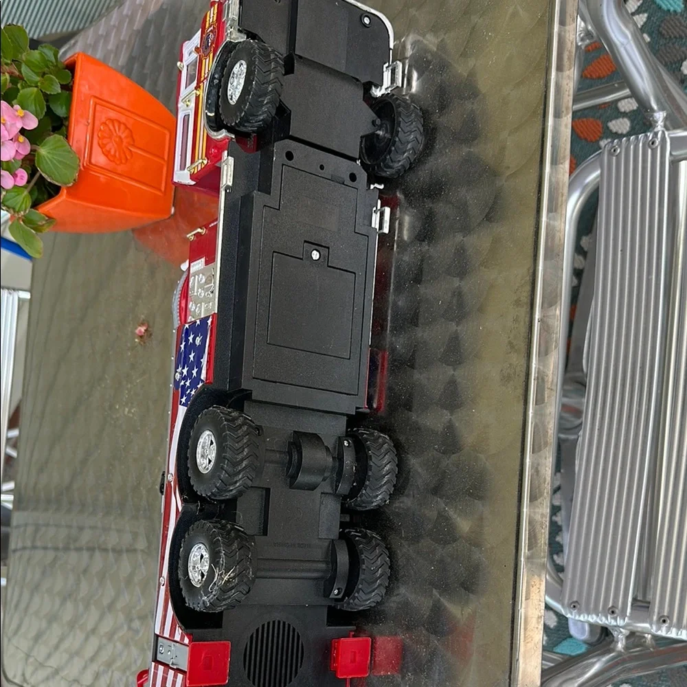 Vintage Red Fire Truck Toy with Ladder - Picture 10 of 10